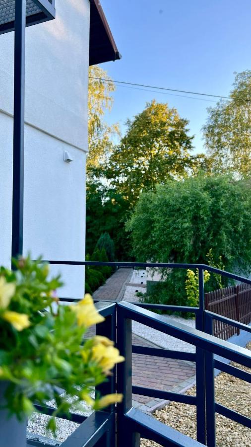 Aparthotel W Dolinie Stawow Zator By Housine Las Екстер'єр фото